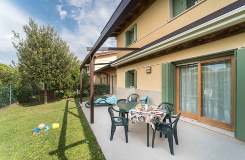Lignano Sabbiadoro Villa | Spacious vacation house with garden