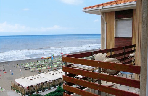 Marina di Castagneto Carducci Apartment | Le Finestre - One Bedroom Apartment, Sleeps 5