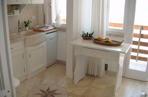Marina di Castagneto Carducci Apartment | Cosy apartment for 4 guests with WIFI, A/C, patio and panoramic view