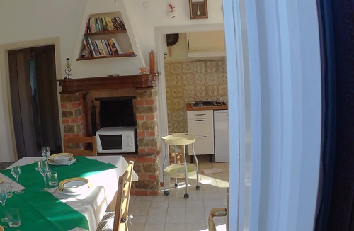 Marina di Castagneto Carducci Apartment | Comfortable apartment with garden 1km from the sea.