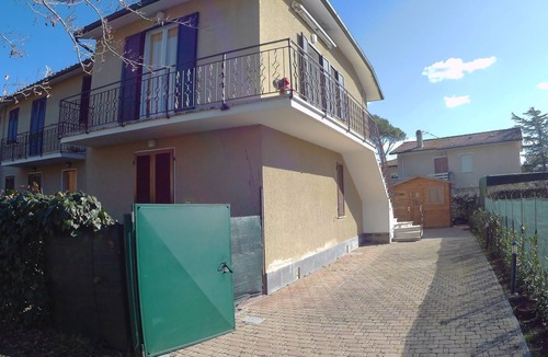 Marina di Castagneto Carducci Apartment | Comfortable apartment with garden 1km from the sea.