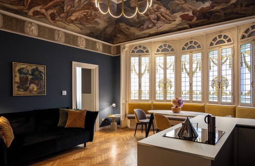 Rione III Colonna Apartment | Iustitia - Apartment with Frescoes