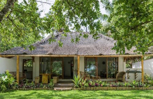 Katiet House | Jala Villas Lances Right HTs Mentawai