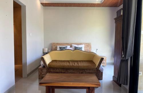 Nyuh Kuning House | Jambul House