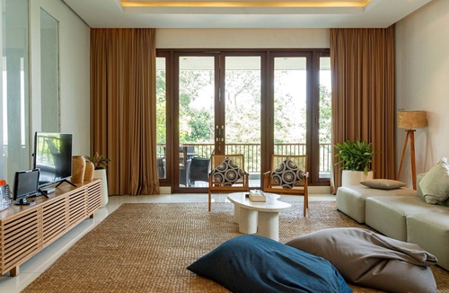 Bandung Villa | Jasmine Cozy Villa 3 BR Heated Pool and Billiard