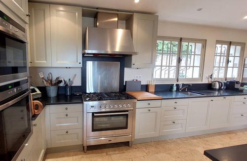 Tourrettes-sur-Loup Villa | JDV Holidays Villa Romarin - 10 bedrooms, walking to the village