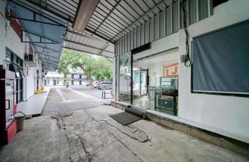 Karawang Timur Hotel | JM Tuparev Mitra RedDoorz