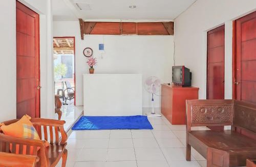 Tegal Hotel | Joglo Guest House Syariah Mitra RedDoorz