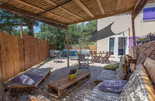 Contes Apartment | Joli Studio Climatisé, Piscine, Netflix, Disney+