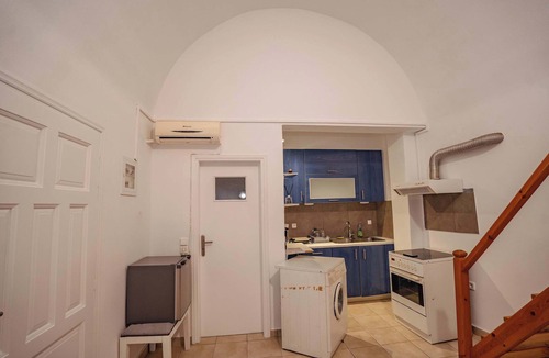 Kamari Apartment | Kamari Sunset Getaway Santorini Cozy Nest
