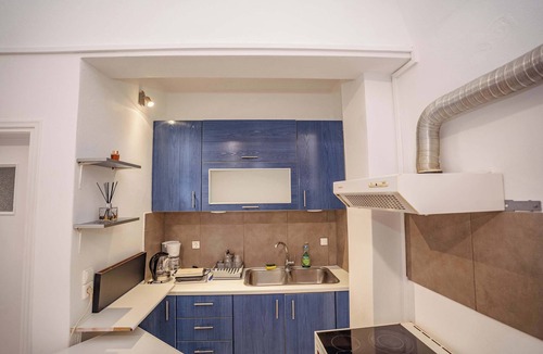 Kamari Apartment | Kamari Sunset Getaway Santorini Cozy Nest