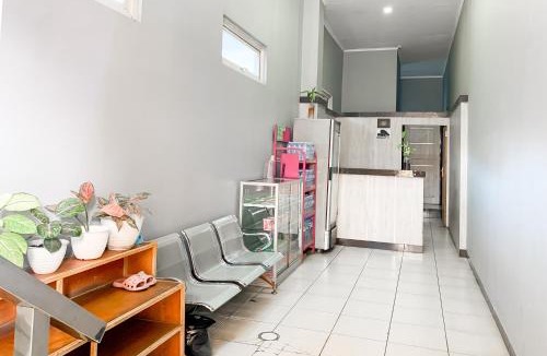 Bandung Hotel | Karins Guesthouse Syariah RedPartner