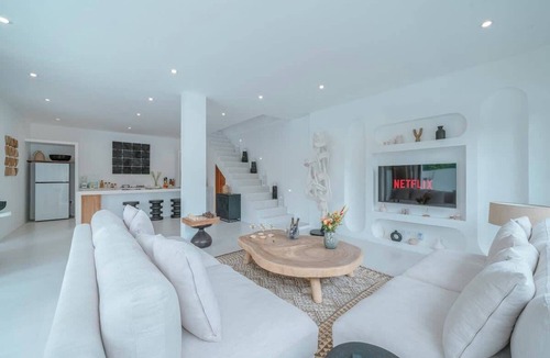 Pererenan House | "KARMA" - 3BR Modern & Luxury Villa - Canggu Beach