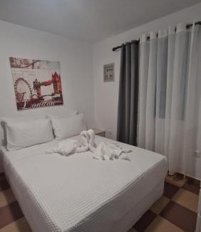 Perissa Apartment | Kevin's Seaside Apartment