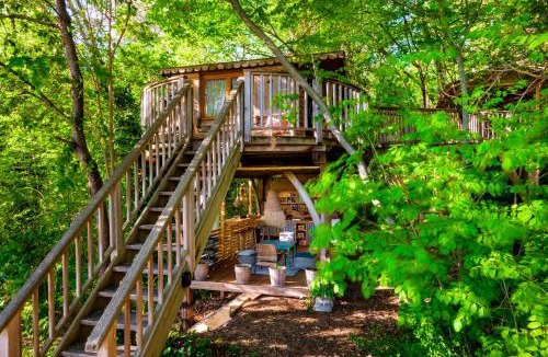 Saint-Paul-de-Vence Ski Chalet | King Louie and Mowgli