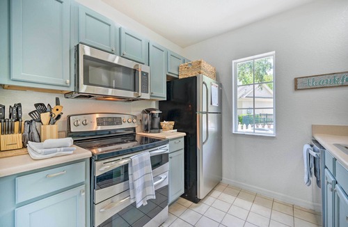 Venetian Bay Villages Condo | Kissimmee Condo: Community Perks, 10 Mi to Disney!