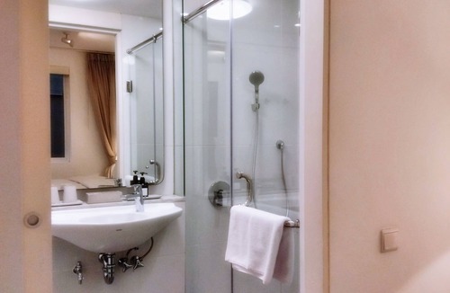 Parongpong Hotel | KoenoKoeni Boutique Hotel