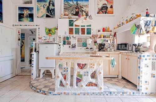 Vada Apartment | 'La Casa Degli Artisti' near the Beach with Private Garden & A/C