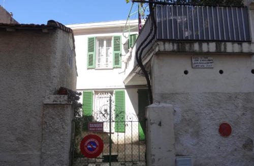 Vernier Apartment | La Casa Nissarte - Centre ville prés gare - wifi -parking , confort et cosy