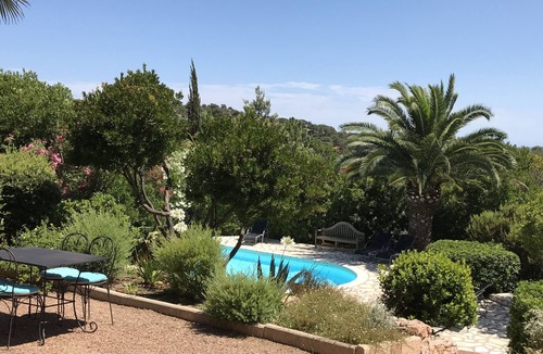 La Croix-Valmer Villa | La Croix-valmer: Calm and Relaxation in Lush Greenery, sea View