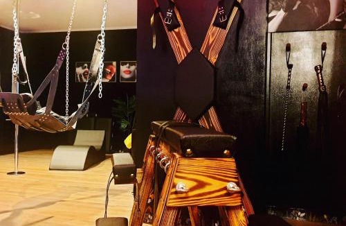 Le Piol Apartment | La loveroom bdsm de Nice " la chambre luxe des désirs "