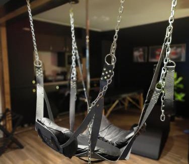 Le Piol Apartment | La loveroom bdsm de Nice " la chambre luxe des désirs "