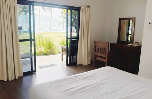 Cikakak Resort | La Plage Beach Club & Resort