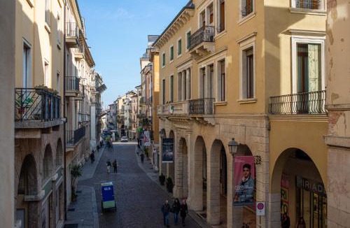 Vicenza Apartment | la promenade
