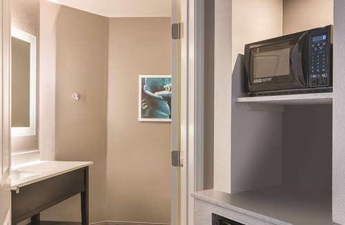 Orlando Hotel | La Quinta Inn & Suites by Wyndham Orlando UCF