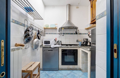 San Gimignano House | 'La Ripa - Apartment Il Fienile' with Shared Pool & Wi-Fi