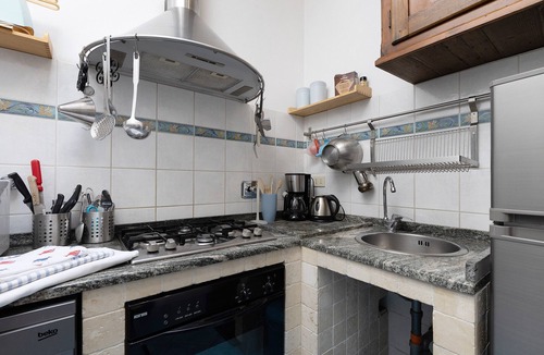 San Gimignano House | 'La Ripa - Apartment Il Fienile' with Shared Pool & Wi-Fi