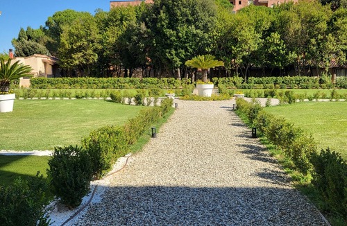 Livorno Apartment | La Villa Apartments - 4 beds - Private Parking includedwith Room