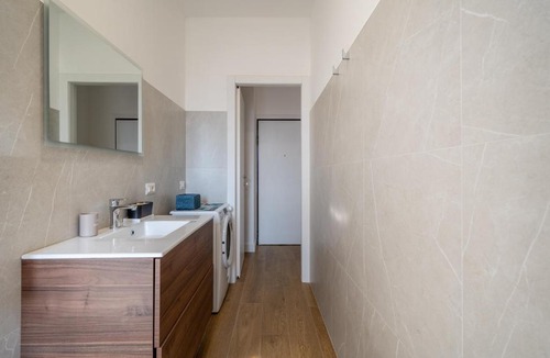 Lecco Apartment | Lake Como 5' - Mountain View - 10' Station - Wifi, AC