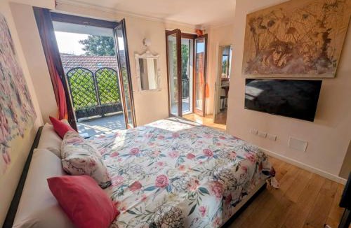 Riva Apartment | Lake Como Pool Residence Walk to Lake &Ferry