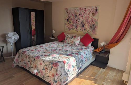 Riva Apartment | Lake Como Pool Residence Walk to Lake &Ferry