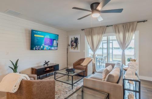 Orlando House | Lake House Retreat Near Downtown, Disney, Universal Studios and Airport