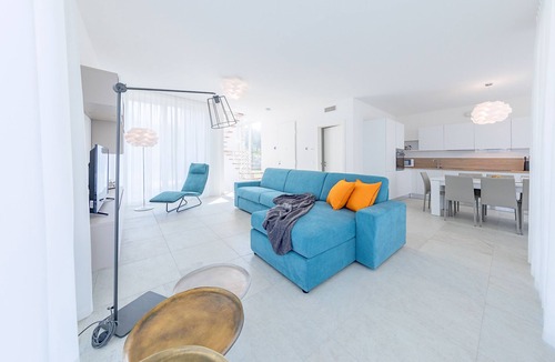 Manerba del Garda Villa | Lake Sunbeam Villa by Wonderful Italy