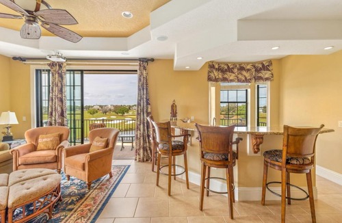 Reunion House | Lake View Mansion
