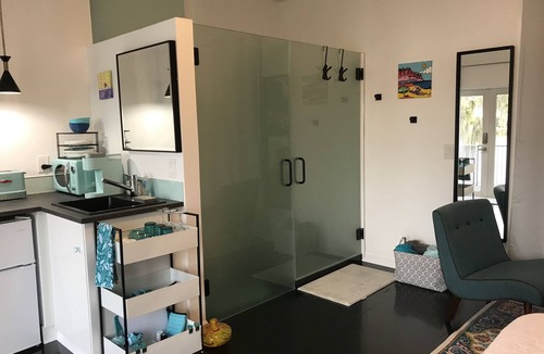 College Park House | Lakefront Artist's Loft - Relax in Luxury!