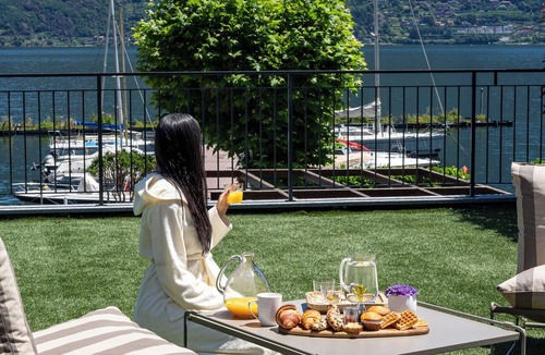 Calozzo Villa | Lakefront villa with a private garden and a 4-car garage
