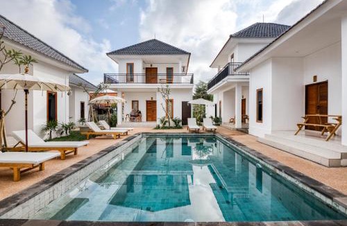 Bukit Villa | Lala Panzi Villa by Manara