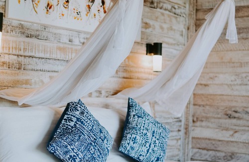 Mushroom Bay Hotel | Lanussa Hill Villa