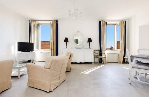 Le Suquet Apartment | Large apartment close to beaches and restaurants, Sea view Le Suquet Calm and central