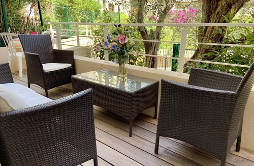 Prado - Republique Apartment | Large apt 4 persons, quiet, airy, comfortable, swimming pool, garage, near beaches