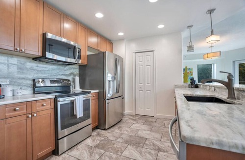 South Eola Apartment | Large Corner 3 Bdrm Oasis Lake Eola