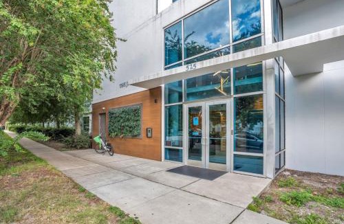 South Eola Apartment | Large Corner 3 Bdrm Oasis Lake Eola