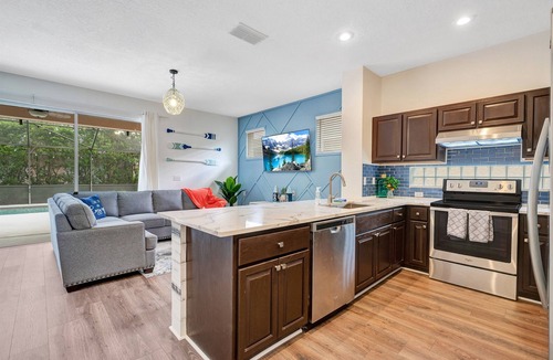 Sunset Lakes House | Large Relaxing Poolside Patio! 4 Miles to Disney.