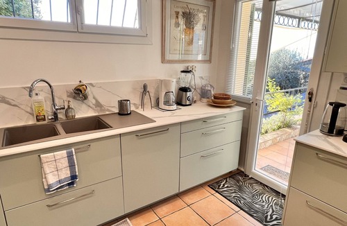 Gattieres House | LARGE, SPACIOUS PROVENCALE VILLALarge fenced gardenSmall pets allowed