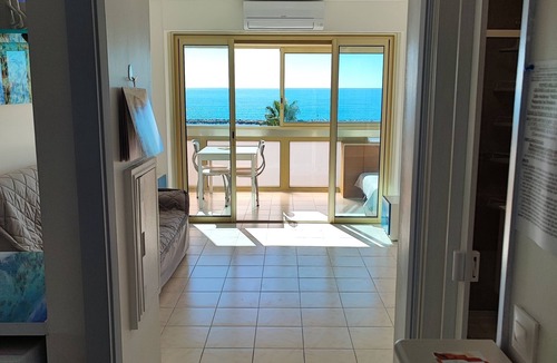 Saint-Laurent-du-Var Apartment | Large studio by the sea direct access to the beach