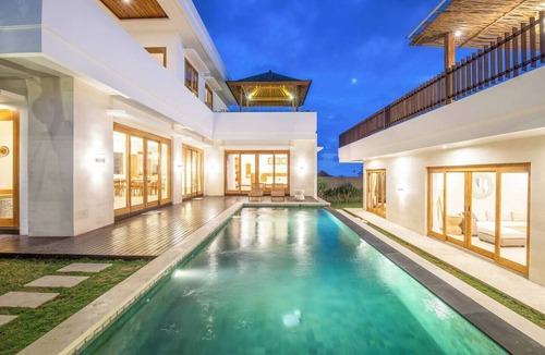 Pecatu Villa | Lavish 6 BR with Ocean Vista, 5 mins to Savaya